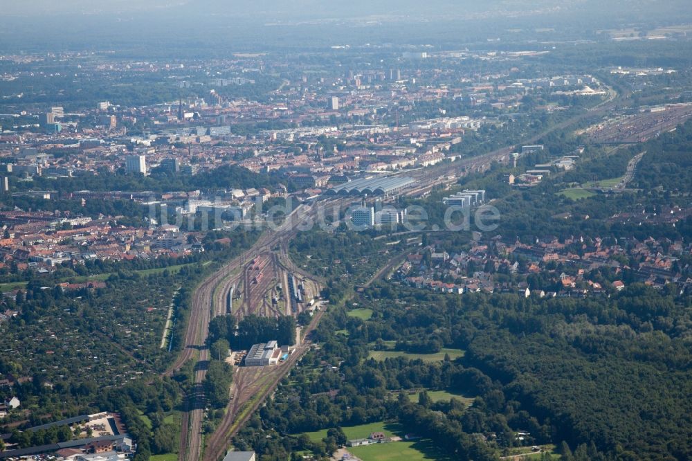 Luftaufnahme Karlsruhe - Hauptbahnhof der Deutschen Bahn in Karlsruhe im Bundesland Baden-Württemberg