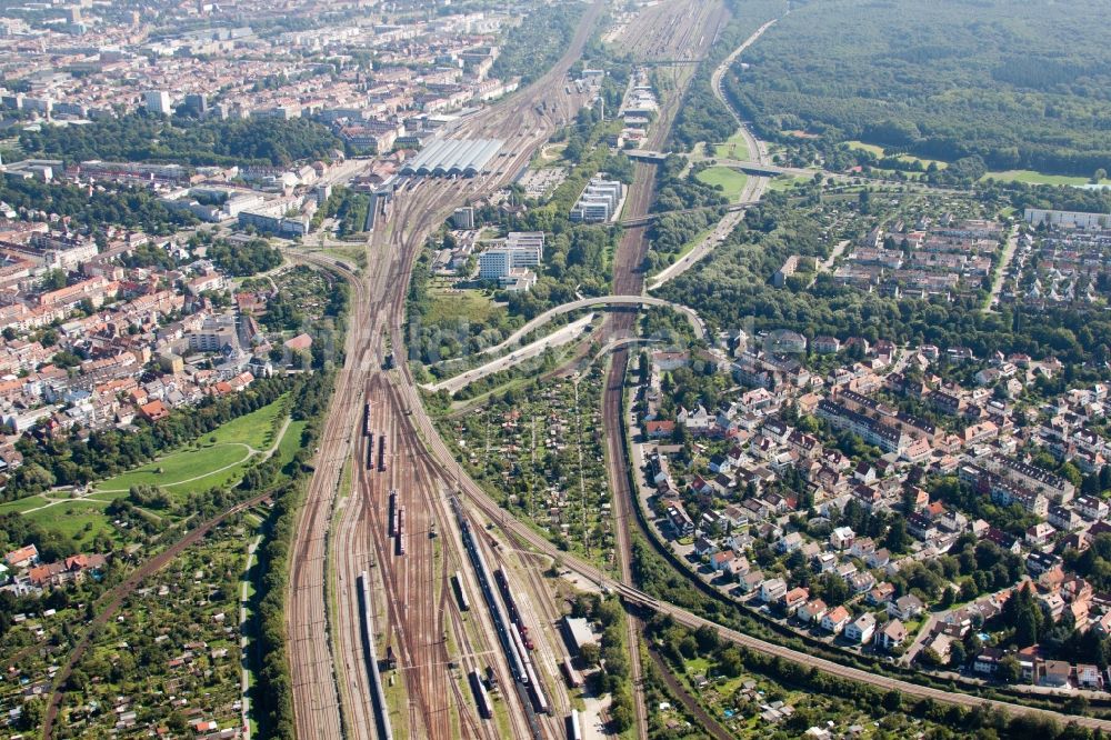 Karlsruhe aus der Vogelperspektive: Hauptbahnhof der Deutschen Bahn in Karlsruhe im Bundesland Baden-Württemberg