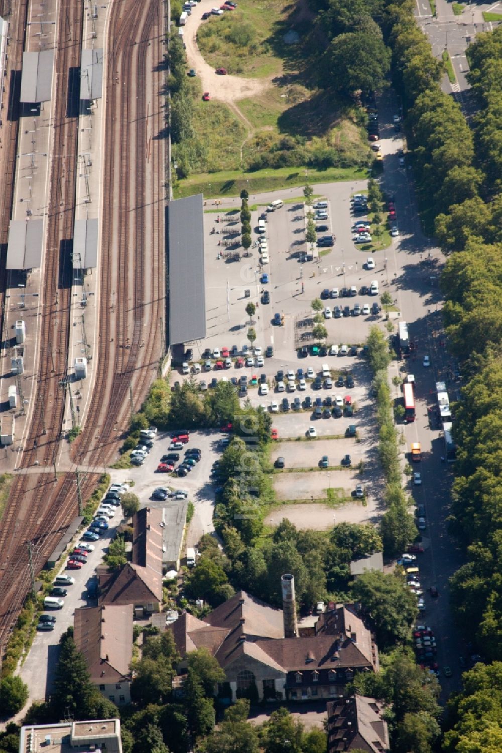 Karlsruhe von oben - Hauptbahnhof der Deutschen Bahn in Karlsruhe im Bundesland Baden-Württemberg