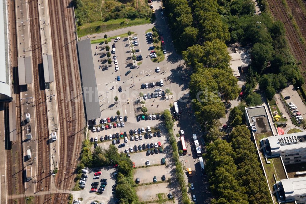 Karlsruhe aus der Vogelperspektive: Hauptbahnhof der Deutschen Bahn in Karlsruhe im Bundesland Baden-Württemberg