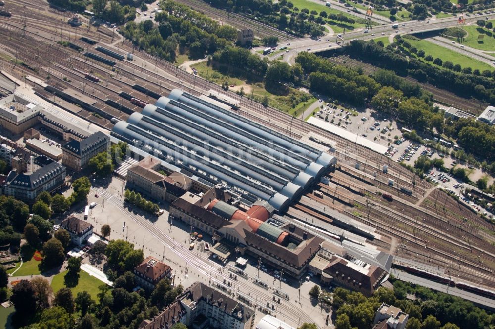 Karlsruhe von oben - Hauptbahnhof der Deutschen Bahn in Karlsruhe im Bundesland Baden-Württemberg