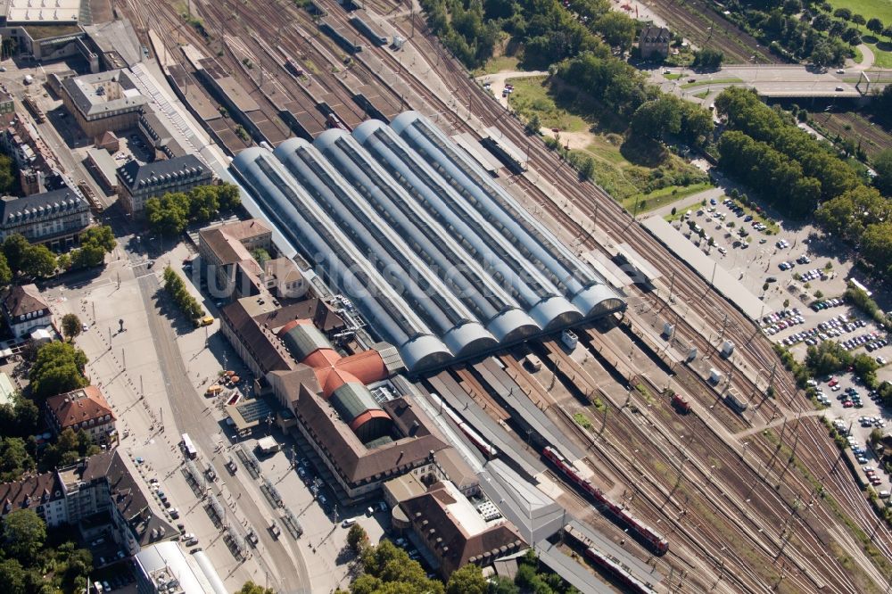 Karlsruhe aus der Vogelperspektive: Hauptbahnhof der Deutschen Bahn in Karlsruhe im Bundesland Baden-Württemberg