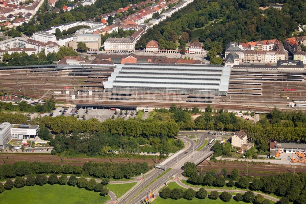 Karlsruhe von oben - Hauptbahnhof der Deutschen Bahn in Karlsruhe im Bundesland Baden-Württemberg