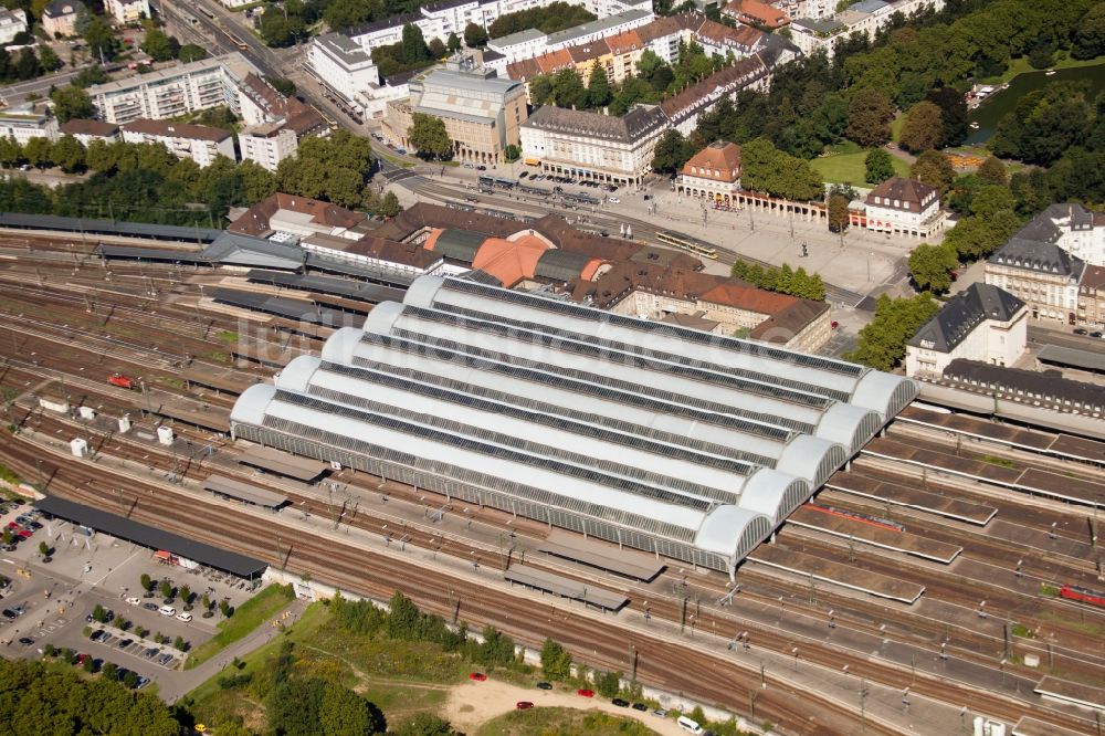 Karlsruhe aus der Vogelperspektive: Hauptbahnhof der Deutschen Bahn in Karlsruhe im Bundesland Baden-Württemberg