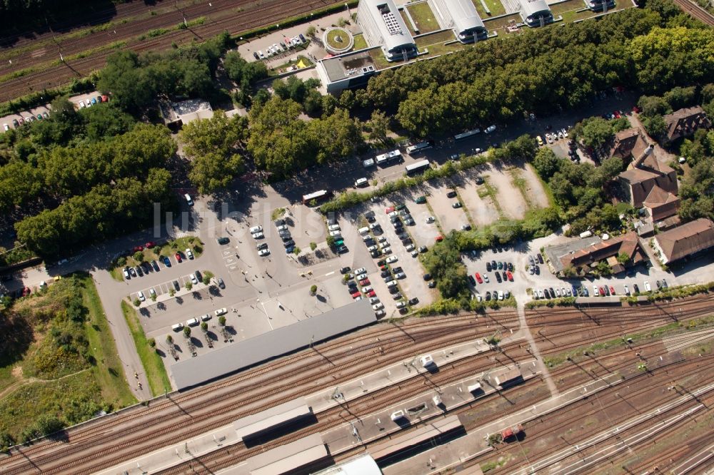 Karlsruhe von oben - Hauptbahnhof der Deutschen Bahn in Karlsruhe im Bundesland Baden-Württemberg