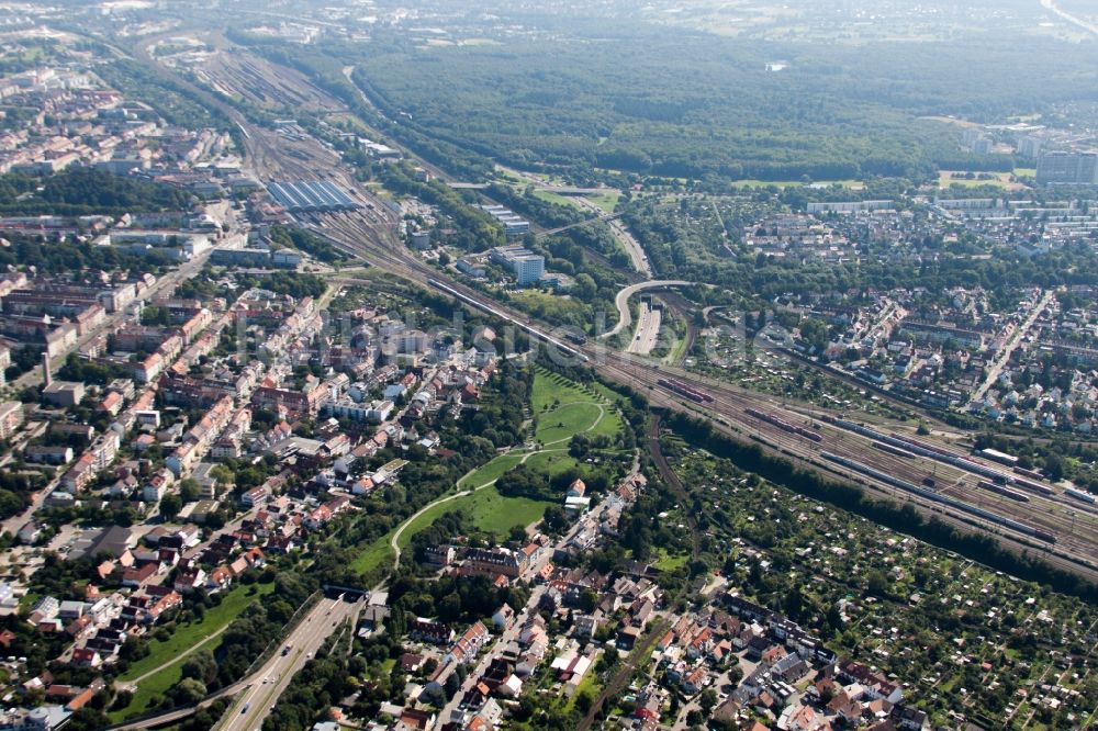 Karlsruhe aus der Vogelperspektive: Hauptbahnhof der Deutschen Bahn in Karlsruhe im Bundesland Baden-Württemberg