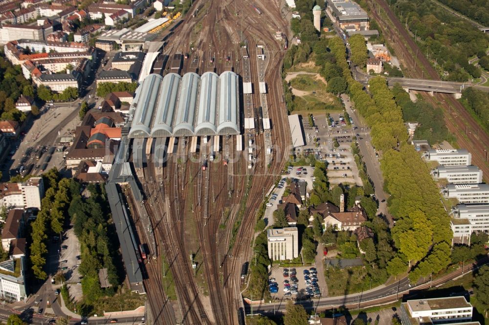 Karlsruhe von oben - Hauptbahnhof der Deutschen Bahn in Karlsruhe im Bundesland Baden-Württemberg