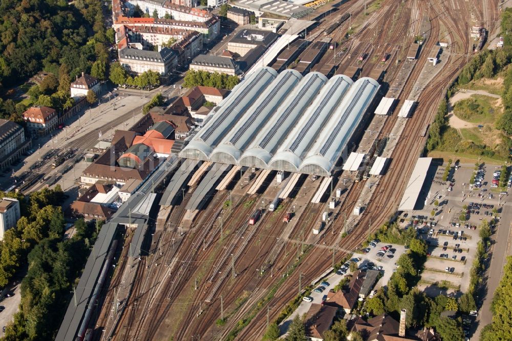 Karlsruhe aus der Vogelperspektive: Hauptbahnhof der Deutschen Bahn in Karlsruhe im Bundesland Baden-Württemberg