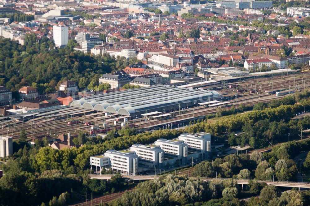 Karlsruhe aus der Vogelperspektive: Hauptbahnhof der Deutschen Bahn in Karlsruhe im Bundesland Baden-Württemberg