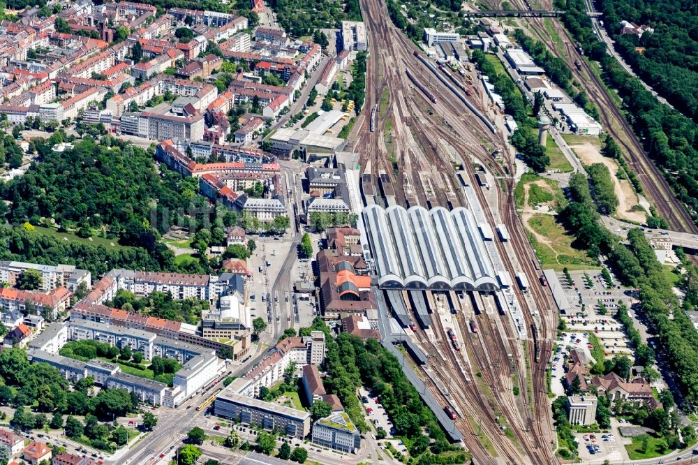 Luftaufnahme Karlsruhe - Hauptbahnhof der Deutschen Bahn in Karlsruhe im Bundesland Baden-Württemberg, Deutschland