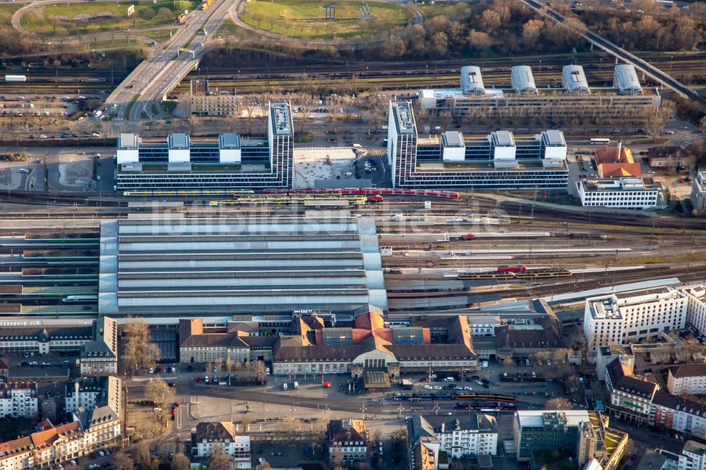 Luftaufnahme Karlsruhe - Hauptbahnhof der Deutschen Bahn in Karlsruhe im Bundesland Baden-Württemberg, Deutschland