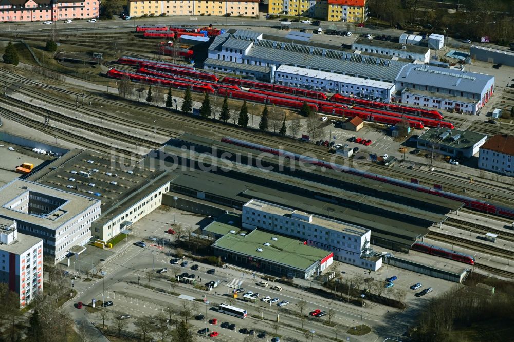 Luftaufnahme Kempten (Allgäu) - Hauptbahnhof der Deutschen Bahn in Kempten (Allgäu) im Bundesland Bayern, Deutschland