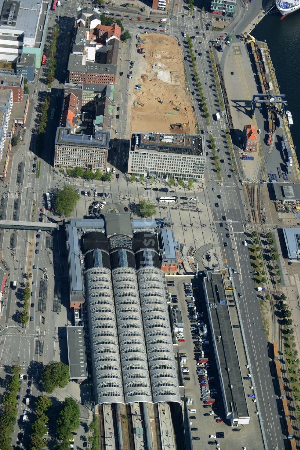 Kiel aus der Vogelperspektive: Hauptbahnhof der Deutschen Bahn in Kiel im Bundesland Schleswig-Holstein