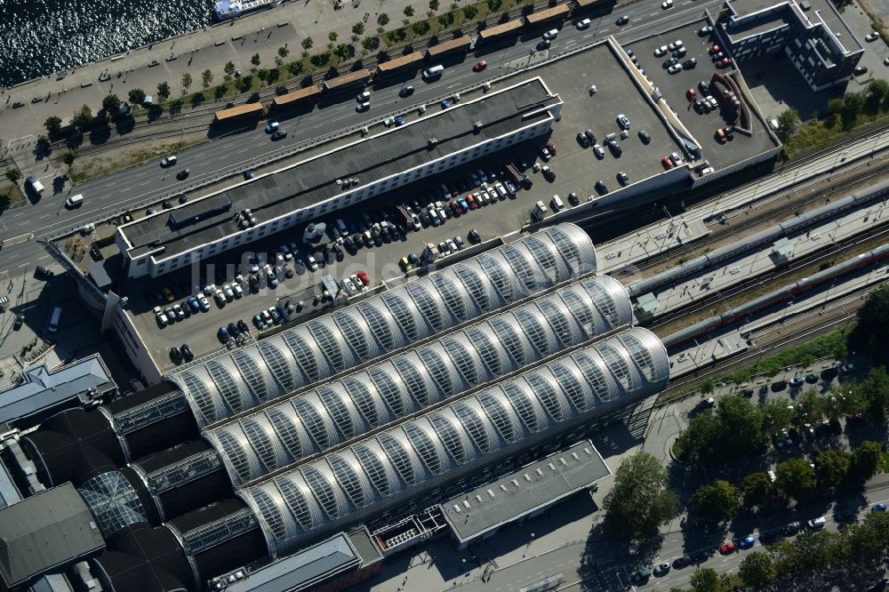 Kiel von oben - Hauptbahnhof der Deutschen Bahn in Kiel im Bundesland Schleswig-Holstein