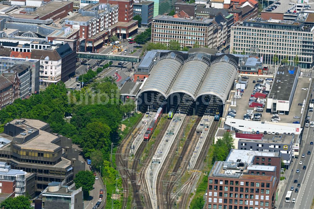 Luftaufnahme Kiel - Hauptbahnhof der Deutschen Bahn in Kiel im Bundesland Schleswig-Holstein, Deutschland