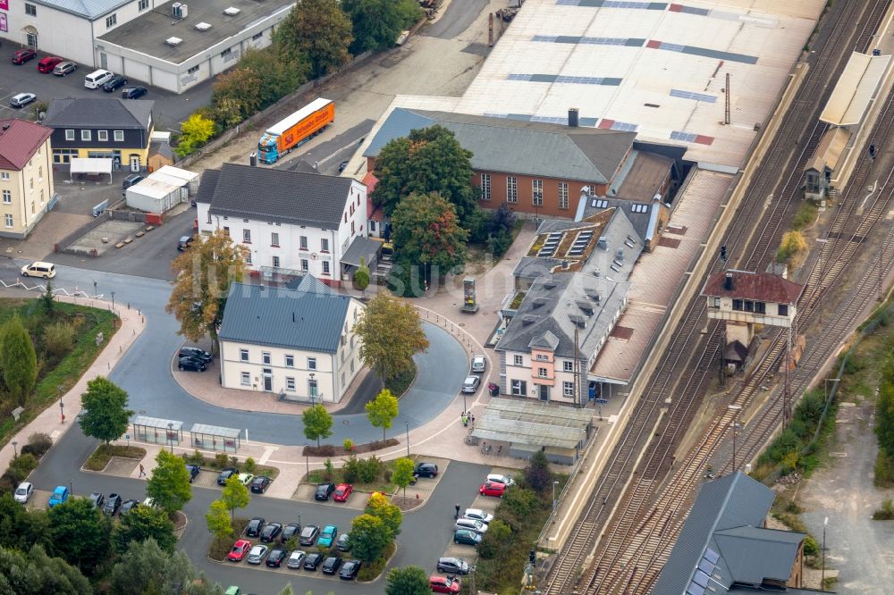 Kreuztal von oben - Hauptbahnhof der Deutschen Bahn in Kreuztal im Bundesland Nordrhein-Westfalen, Deutschland