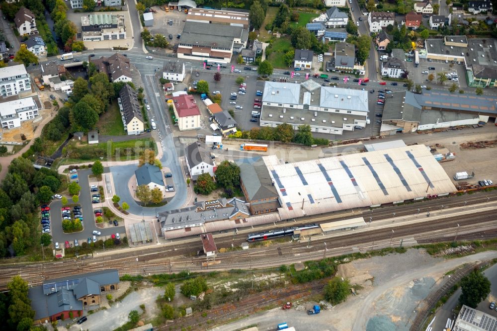 Kreuztal von oben - Hauptbahnhof der Deutschen Bahn in Kreuztal im Bundesland Nordrhein-Westfalen, Deutschland