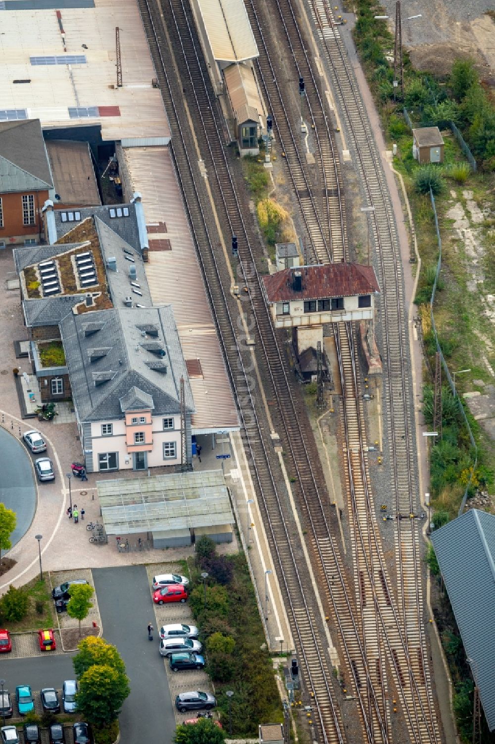 Kreuztal von oben - Hauptbahnhof der Deutschen Bahn in Kreuztal im Bundesland Nordrhein-Westfalen, Deutschland