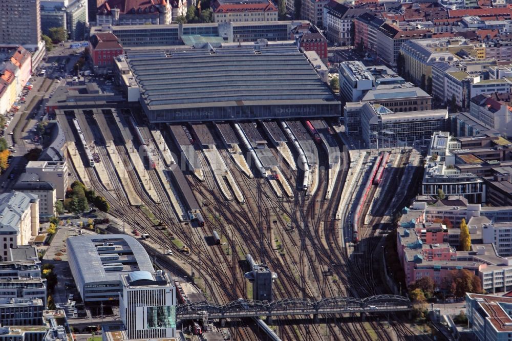 München von oben - Hauptbahnhof der Deutschen Bahn in München im Bundesland Bayern