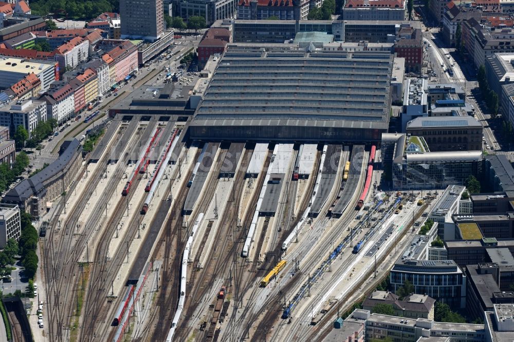 Luftaufnahme München - Hauptbahnhof der Deutschen Bahn in München im Bundesland Bayern