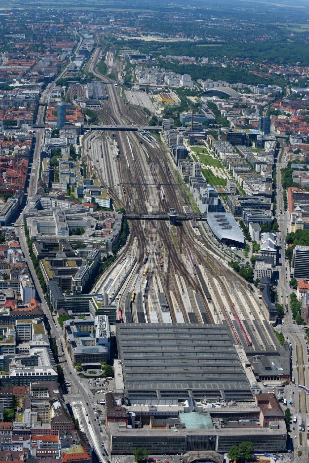 Luftaufnahme München - Hauptbahnhof der Deutschen Bahn in München im Bundesland Bayern