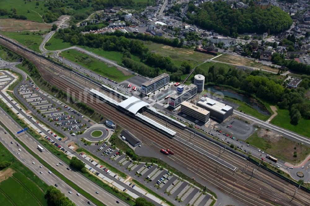 Luftaufnahme Montabaur - Hauptbahnhof der Deutschen Bahn in Montabaur im Bundesland Rheinland-Pfalz