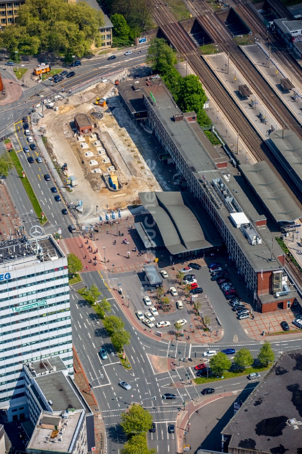 Bochum aus der Vogelperspektive: Hauptbahnhof der Deutschen Bahn im Ortsteil Bochum Mitte in Bochum im Bundesland Nordrhein-Westfalen