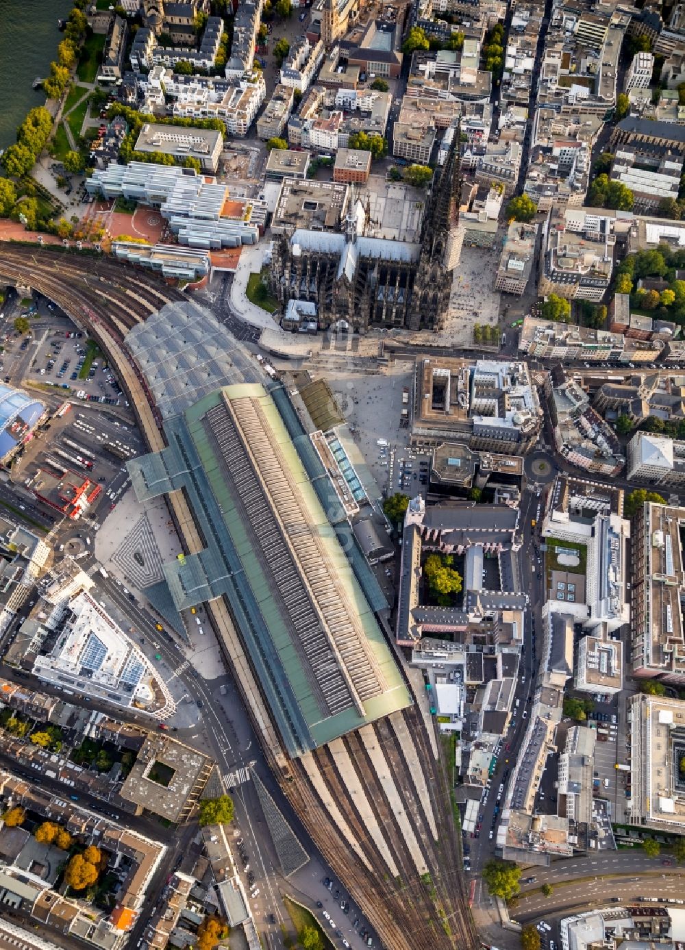 Köln von oben - Hauptbahnhof der Deutschen Bahn im Ortsteil Innenstadt in Köln im Bundesland Nordrhein-Westfalen, Deutschland