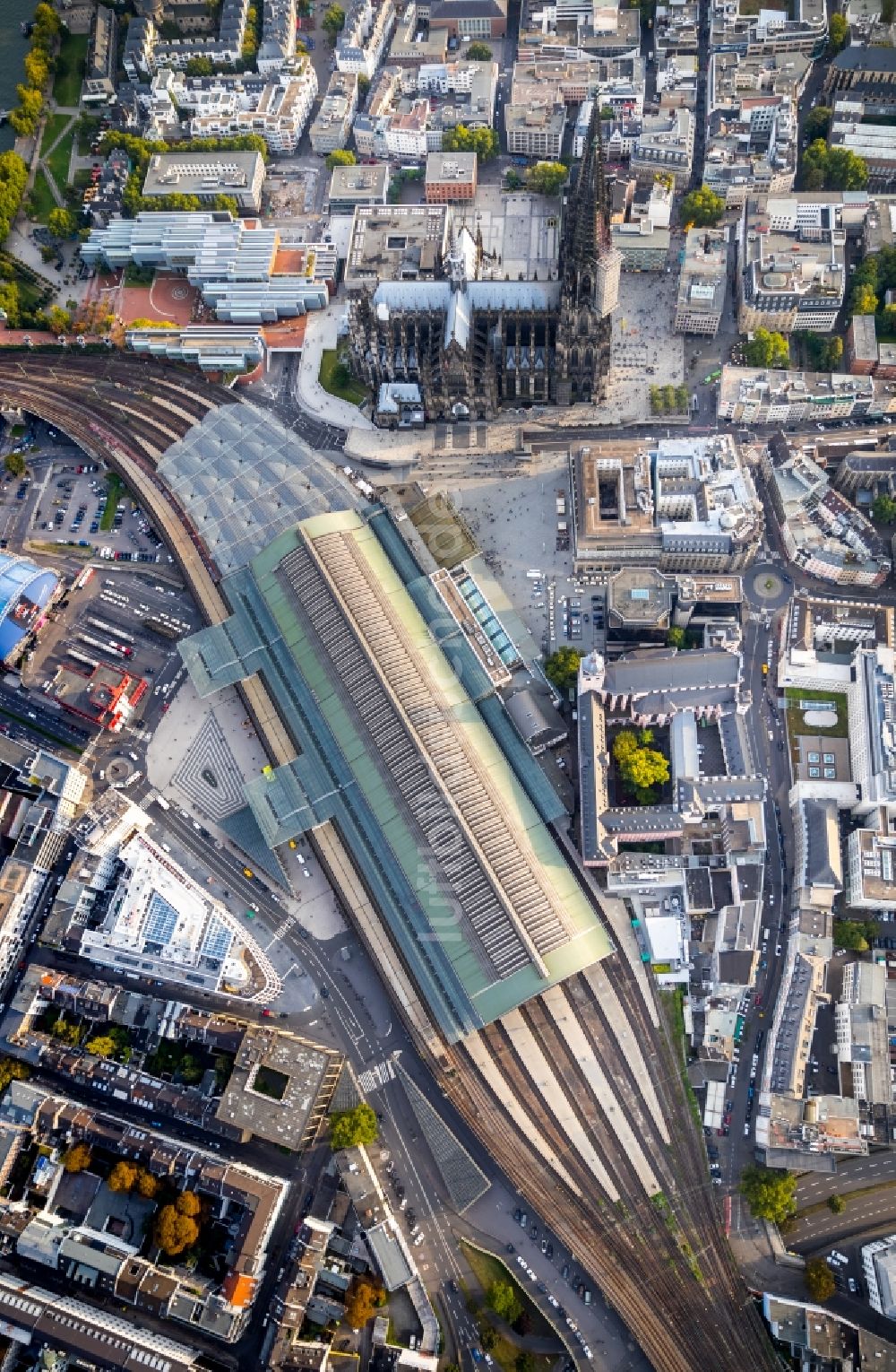 Köln aus der Vogelperspektive: Hauptbahnhof der Deutschen Bahn im Ortsteil Innenstadt in Köln im Bundesland Nordrhein-Westfalen, Deutschland