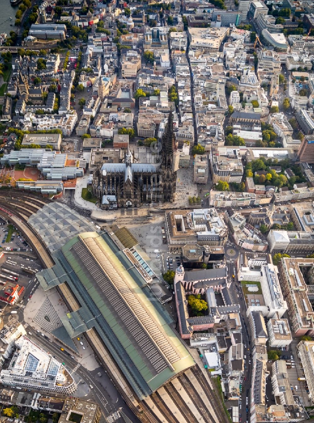 Luftbild Köln - Hauptbahnhof der Deutschen Bahn im Ortsteil Innenstadt in Köln im Bundesland Nordrhein-Westfalen, Deutschland