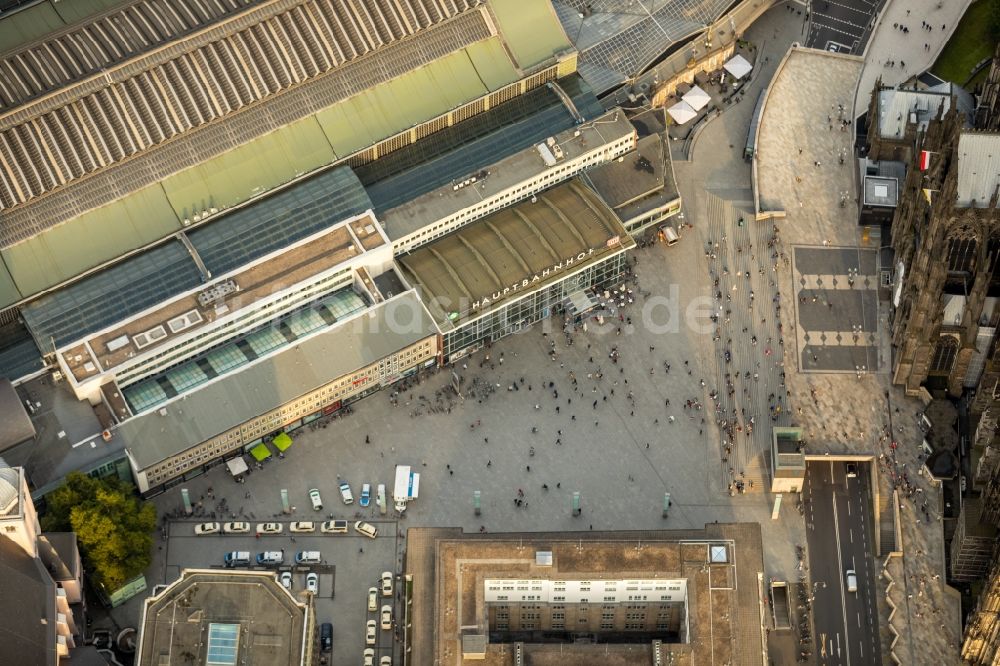 Luftaufnahme Köln - Hauptbahnhof der Deutschen Bahn im Ortsteil Innenstadt in Köln im Bundesland Nordrhein-Westfalen, Deutschland