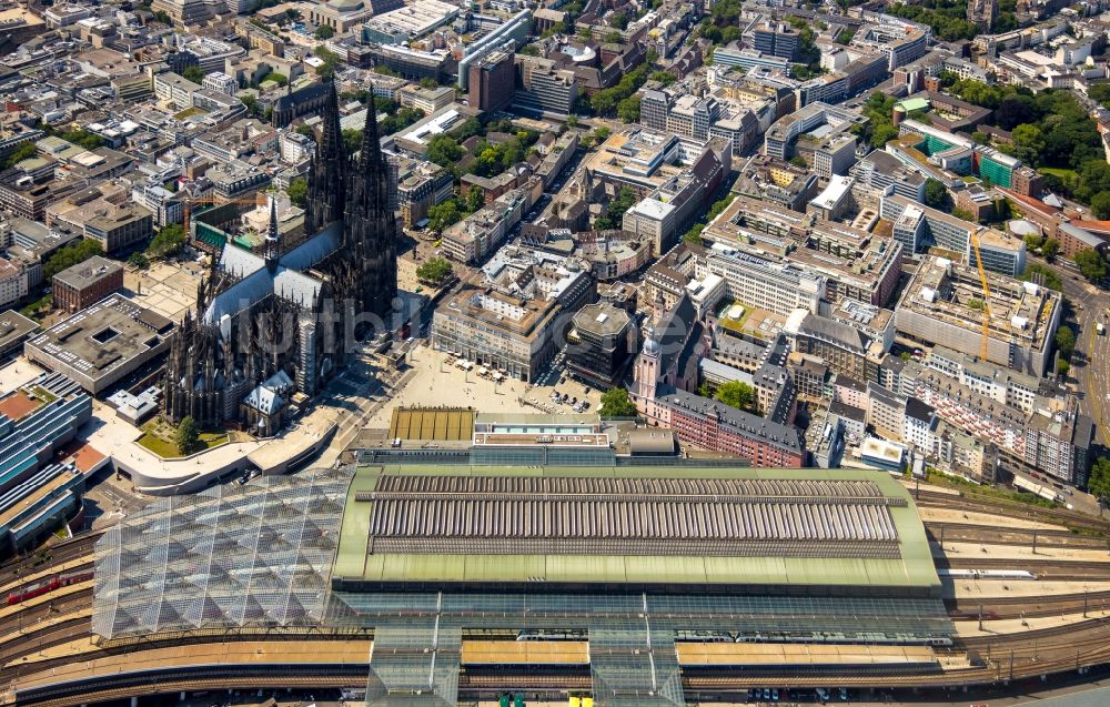 Köln aus der Vogelperspektive: Hauptbahnhof der Deutschen Bahn im Ortsteil Innenstadt in Köln im Bundesland Nordrhein-Westfalen, Deutschland