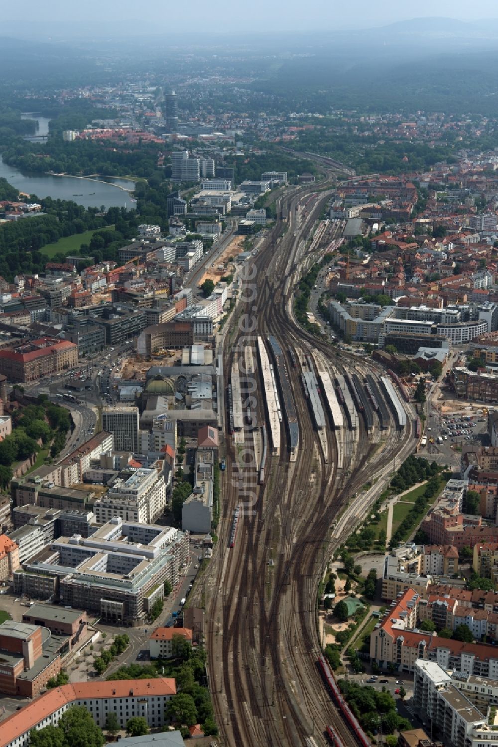 Luftaufnahme Nürnberg - Hauptbahnhof der Deutschen Bahn im Ortsteil Mitte in Nürnberg im Bundesland Bayern, Deutschland