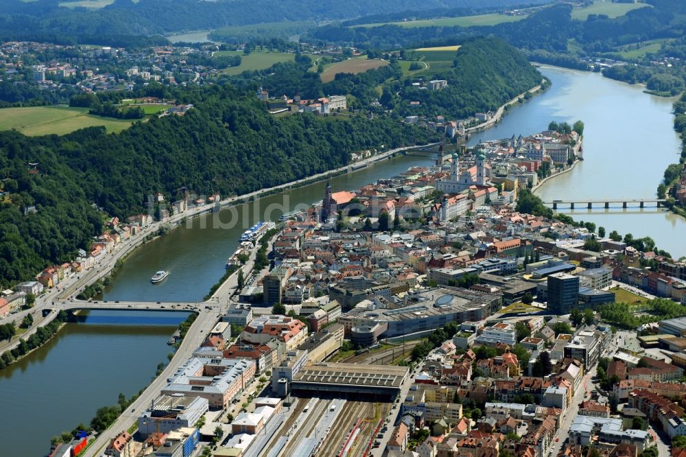 Luftbild Passau - Hauptbahnhof der Deutschen Bahn im Ortsteil Sankt Nikola in Passau im Bundesland Bayern, Deutschland