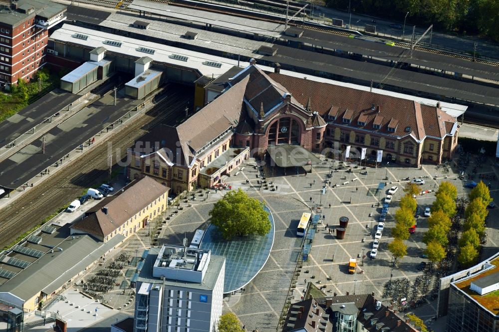 Osnabrück aus der Vogelperspektive: Hauptbahnhof der Deutschen Bahn in Osnabrück im Bundesland Niedersachsen, Deutschland