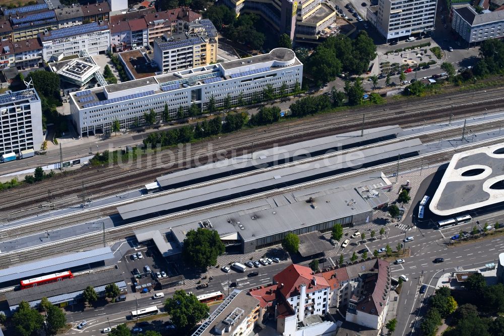 Luftaufnahme Pforzheim - Hauptbahnhof der Deutschen Bahn in Pforzheim im Bundesland Baden-Württemberg, Deutschland