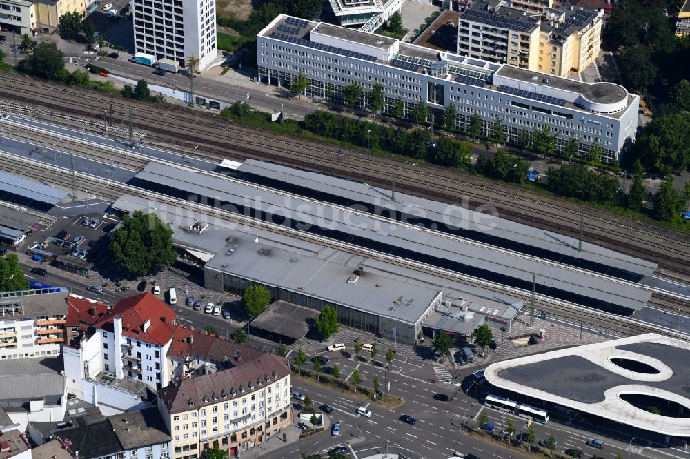 Pforzheim von oben - Hauptbahnhof der Deutschen Bahn in Pforzheim im Bundesland Baden-Württemberg, Deutschland