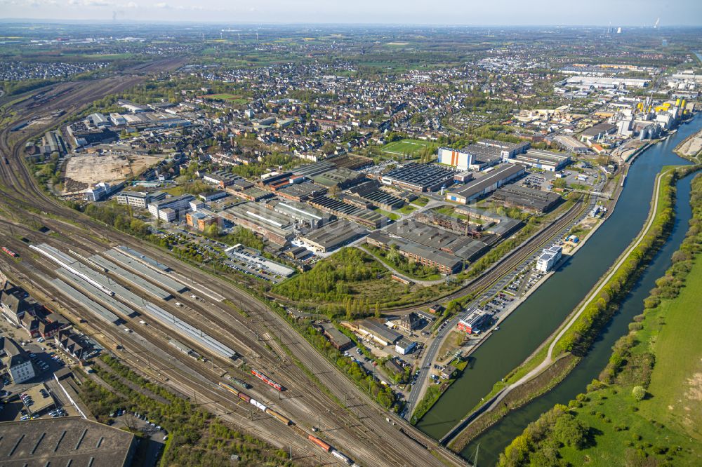 Hamm aus der Vogelperspektive: Hauptbahnhof der Deutschen Bahn und Platz der Deutschen Einheit in Hamm im Bundesland Nordrhein-Westfalen, Deutschland