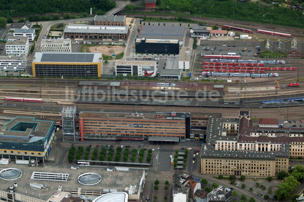 Luftaufnahme Saarbrücken - Hauptbahnhof der Deutschen Bahn in Saarbrücken im Bundesland Saarland, Deutschland