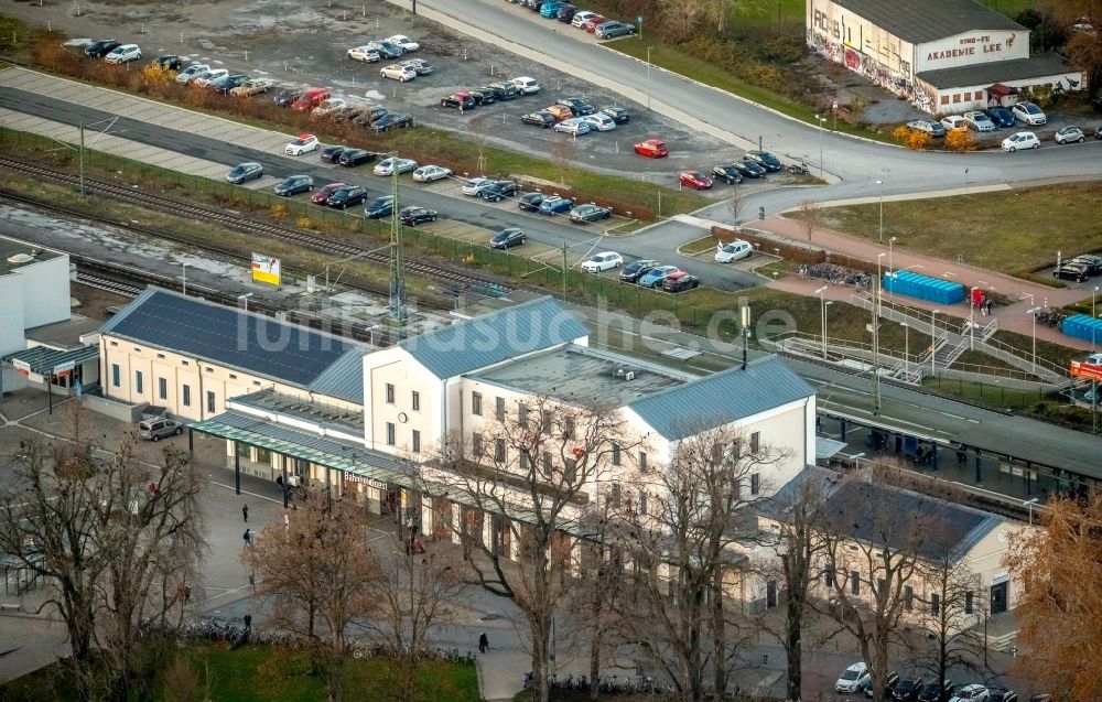 Soest von oben - Hauptbahnhof der Deutschen Bahn in Soest im Bundesland Nordrhein-Westfalen, Deutschland