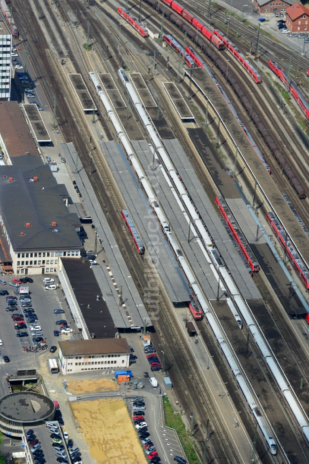 Würzburg aus der Vogelperspektive: Hauptbahnhof der Deutschen Bahn in Würzburg im Bundesland Bayern