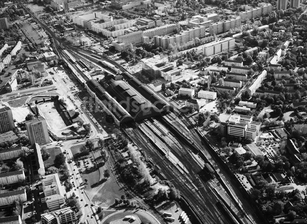 Dresden aus der Vogelperspektive: Hauptbahnhof der Deutschen Reichsbahn (DR) in Dresden im Bundesland Sachsen