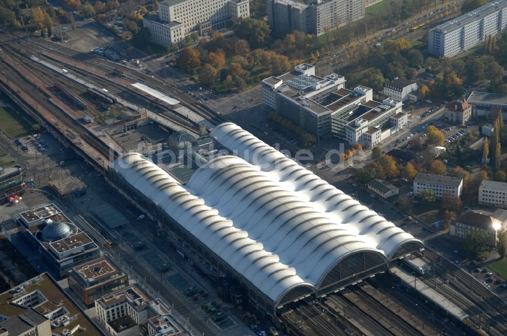 Dresden von oben - Hauptbahnhof Dresden der Deutschen Bahn in Dresden im Bundesland Sachsen, Deutschland