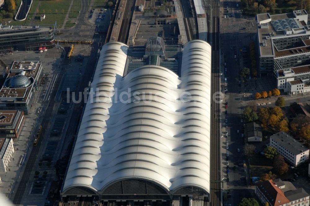 Luftaufnahme Dresden - Hauptbahnhof Dresden der Deutschen Bahn in Dresden im Bundesland Sachsen, Deutschland