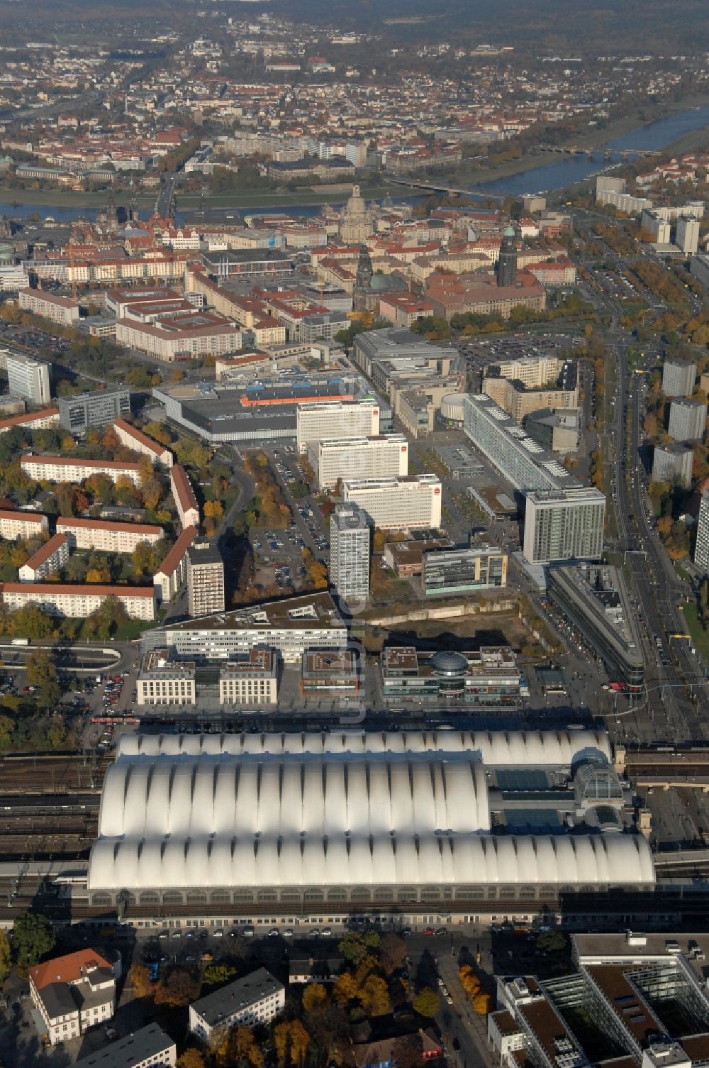 Luftaufnahme Dresden - Hauptbahnhof Dresden der Deutschen Bahn in Dresden im Bundesland Sachsen, Deutschland