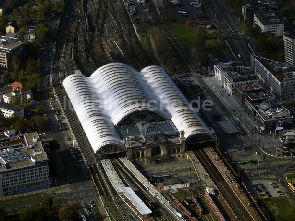 Luftaufnahme Dresden - Hauptbahnhof Dresden der Deutschen Bahn in Dresden im Bundesland Sachsen, Deutschland