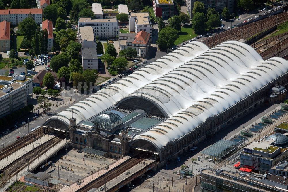 Dresden von oben - Hauptbahnhof Dresden der Deutschen Bahn in Dresden im Bundesland Sachsen, Deutschland