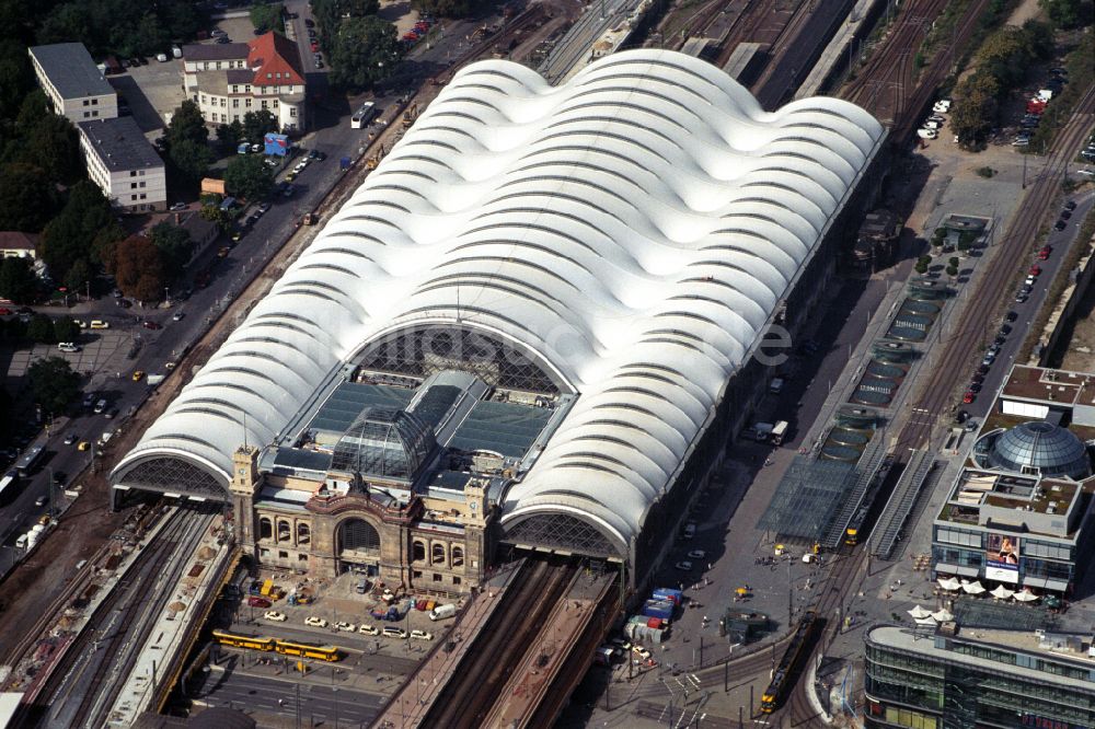 Luftbild Dresden - Hauptbahnhof Dresden der Deutschen Bahn in Dresden im Bundesland Sachsen, Deutschland