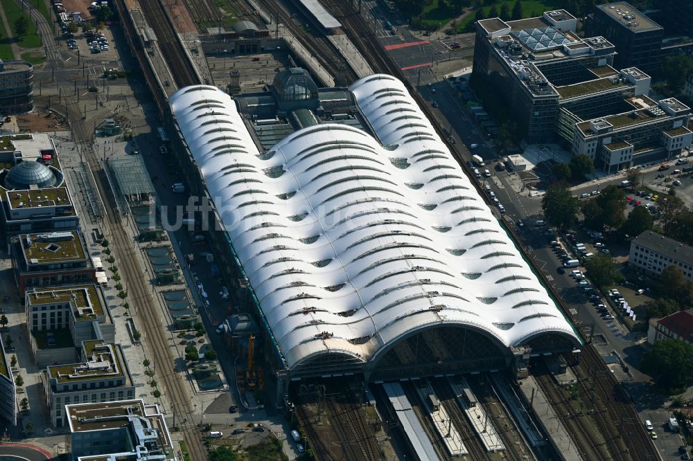 Dresden aus der Vogelperspektive: Hauptbahnhof Dresden der Deutschen Bahn in Dresden im Bundesland Sachsen, Deutschland