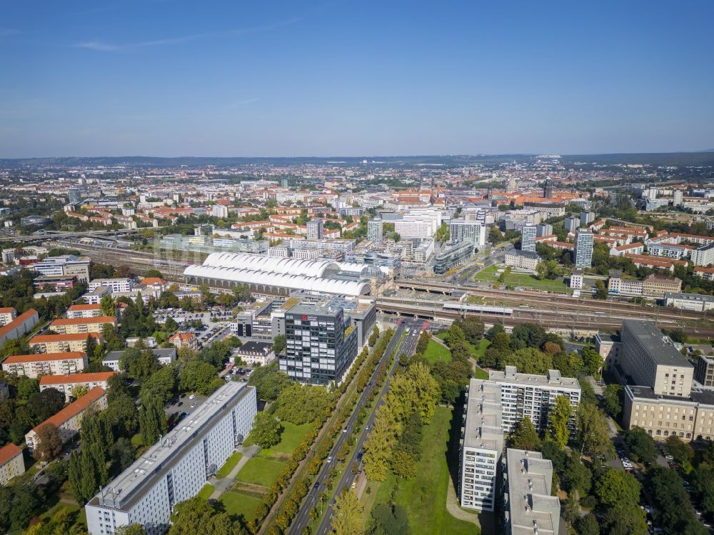 Dresden von oben - Hauptbahnhof Dresden der Deutschen Bahn in Dresden im Bundesland Sachsen, Deutschland